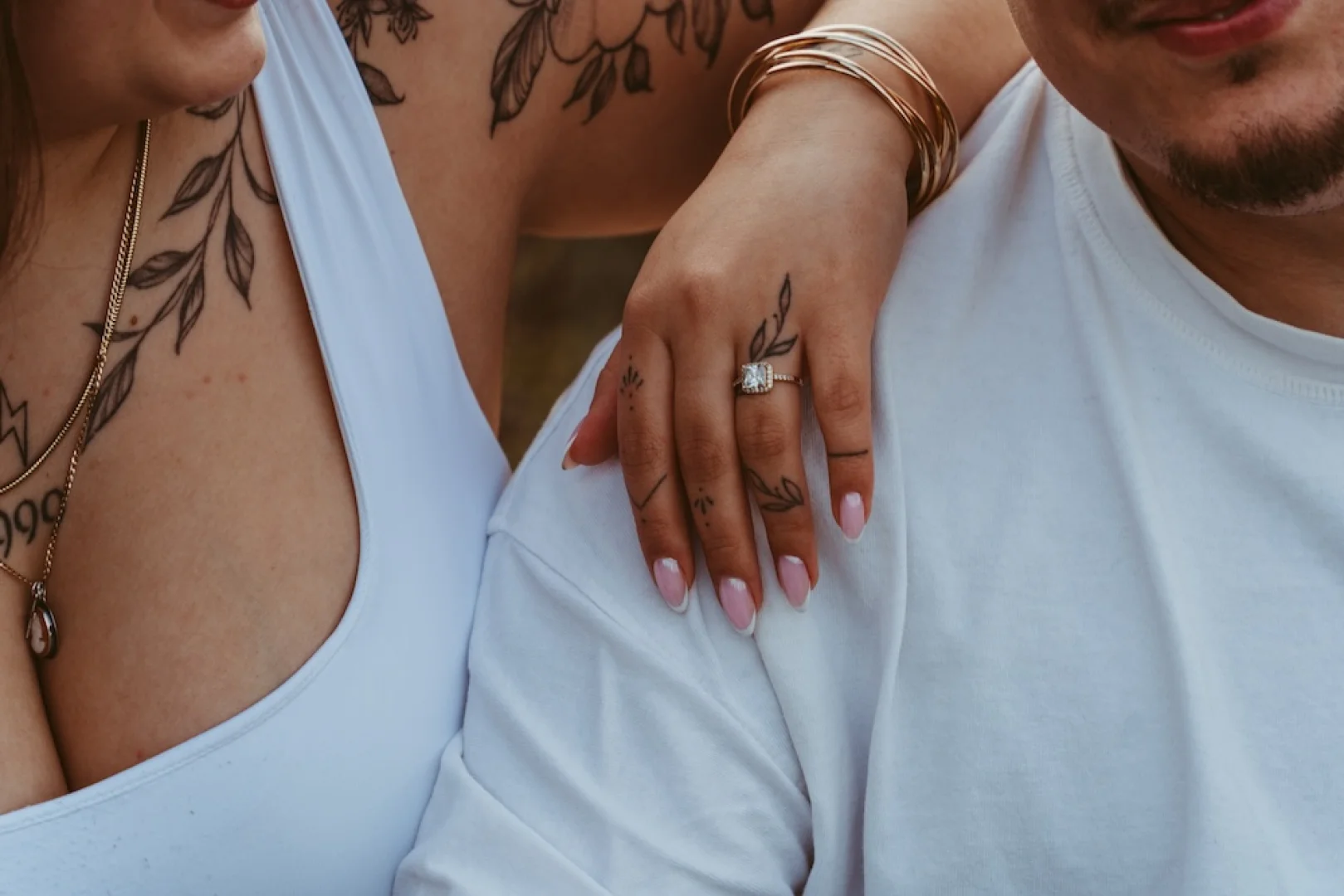 Séance engagement en forêt à Mouans-Sartoux – Un beau moment en amoureux même sous la pluie